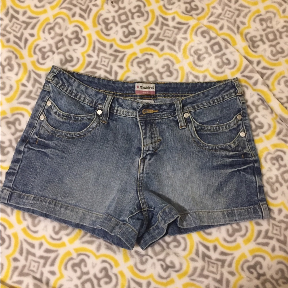 No boundaries stretch shorts